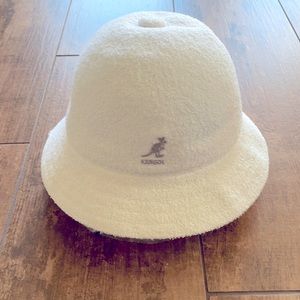 KANGOL NWT Bermuda Casual white terry hat M
